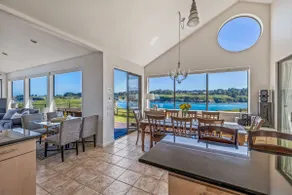 OCEANFRONT, LARGE LUXURY HOME, COASTLINE & BEACH - Image 4