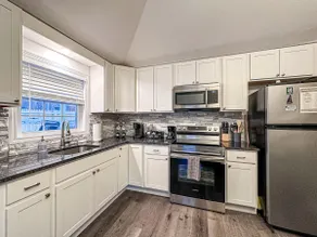 Great location/King bed/Firepit/Jericho Rd Retreat - Image 3
