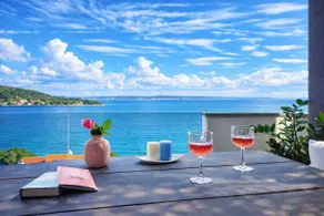 Luxury Sunrise Apartment with Jacuzzi & Sea View - Image 2
