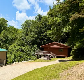 Cozy Mountain Escape with Private Hot Tub - Image 4