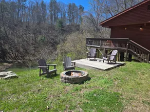 Cozy Mountain Escape with Private Hot Tub - Image 2