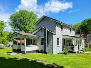 In the ❤ of Ohiopyle. Large yard with firepit - Image 2