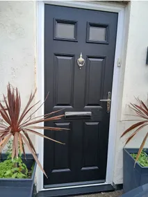 A charming town house situated close to the sea. - Image 3