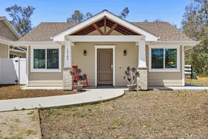 Private Home 1 bd, 1 ba, W/D & Private Backyard - Image 2