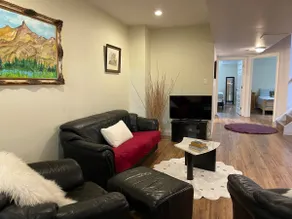 Spacious 6 beds 3 baths home in Central WiFi parking AC - Image 3