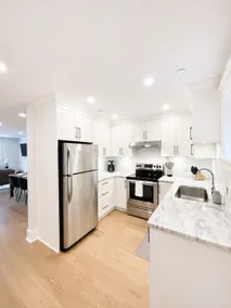 Bright 3BR Little Italy — Cafés, Parks & Dining - Image 3