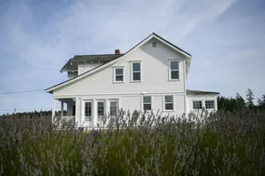 Whidbey's Modern Farmhouse 4bd/4bth - Image 2