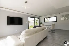 villa with pool and private jacuzzi spa - Image 5