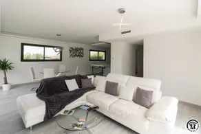 villa with pool and private jacuzzi spa - Image 3