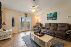 Snowbird-friendly condo with AC, outdoor pool, ten - Image 3