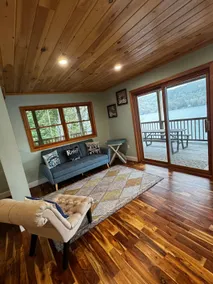 Cheerful waterfront 4 bedroom brand new Lake Cottage - Image 5