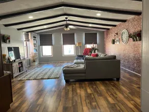 Bash on Main Historic Downtown 2 bedroom Loft - Image 2