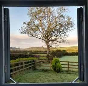 Family & Dog Friendly|Garden Views|Beach 4 Miles - Image 4