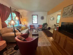 Dottie's Digs: Mid-Century Modern Cozy Home - Image 5
