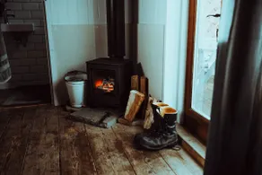Cosy cabin with outdoor rolltop bath and woodstove - Image 4