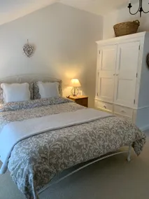 Entire guest suite & garden in village with a pub! - Image 5