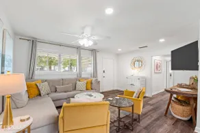 Cheerful and chic- newly renovated home 4br/3b - Image 4
