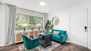Cheerful and chic- newly renovated home 4br/3b - Image 2