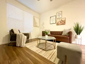 Walkable to DJ plaza 1b1b APT king bed - Image 2