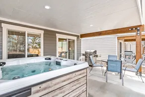 Centrally located 3BR | Hot Tub | Fireplace - Image 2