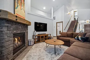 Centrally located 3BR | Hot Tub | Fireplace - Image 4