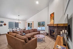 Centrally located 3BR | Hot Tub | Fireplace - Image 5