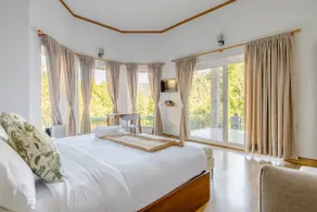 NODO Luxury hill chalet w/ view of reserve forest - Image 5
