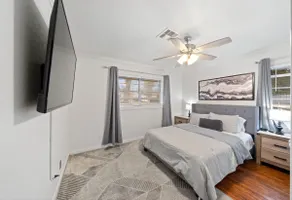 Heated Pool-King Bd, pool table,Wi-Fi, Smart TVs - Image 5