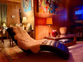 Mid-century beach front house, on five private acres, dogs welcome - Image 5