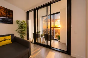 42F Luxury Stay MelbCBD. 2BR.2Bath. 6Pax. Freepark - Image 3