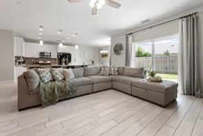Tulare 3 BR Home - Fast WiFi - Memory Foam Beds - Image 2