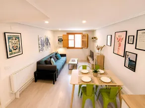 VIBUhomes Apartment next to the Cathedral - Image 4