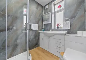 Back'o'Barns Apartment by Klass Living Hamilton - Image 3