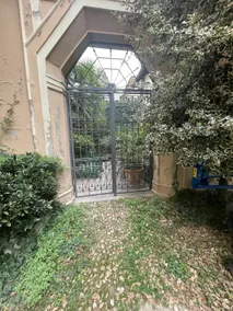 Large historical-2 bedrooms 2 bathrooms- private garden - Image 3
