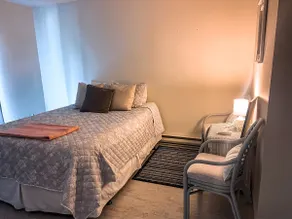 Newly Updated 1 bedroom condo steps from Beach - Image 3