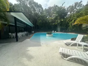 Bright and spacious 2-Bed beach resort apartment - Image 4
