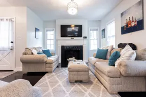 3BR-4 Beds-2BA close to UK/Chevy Chase/Downtown - Image 2