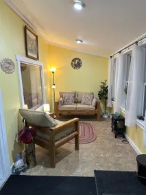 Cheerful spacious updated 1825 Maine Farmhouse! - Image 4