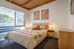 'Charming Seaside Bungalow' A Peninsula Hideaway - Image 4