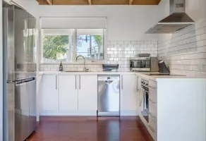 'Charming Seaside Bungalow' A Peninsula Hideaway - Image 3