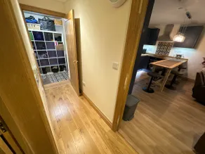 New City Ground Floor Flat, 3x Ensuite Double Beds - Image 5