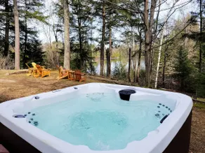 Waterfront 3 acre private Peninsula w Hot Tub - Image 2