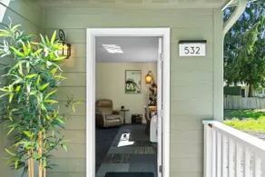 Uniquely Designed Home, Close to ONP, Dogs OK - Image 4