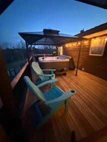 RRG Muir Valley Cabin with Hot Tub - Image 2
