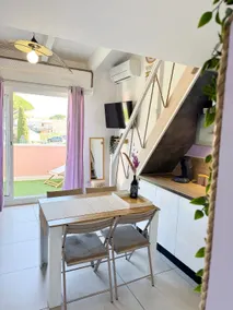 *Lilas* Air conditioning • Swimming pool • Parking • Large balcony - Image 3