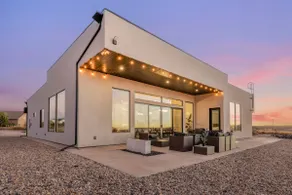 Modern Getaway Near Zion • Family-Friendly Escape - Image 2