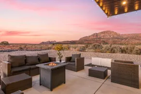 Modern Getaway Near Zion • Family-Friendly Escape - Image 3