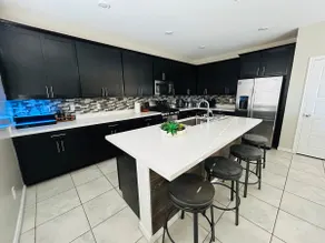 Amazing Vacation Home w/ 4 Bedrooms & 3 Bathrooms with View of Las Vegas Strip - Image 4