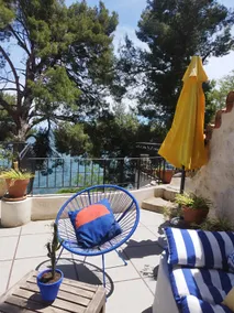 Maison La Bagatelle, panoramic view of the pond - Image 2