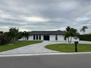 Welcome to paradise a 3 bedroom home with a pool - Image 2